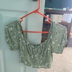 hollister green top size:xs